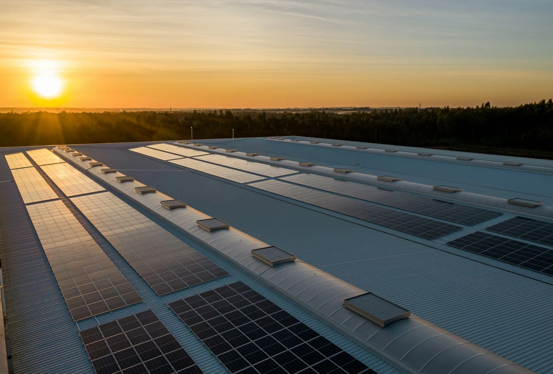 Foto: telhado com painéis solares